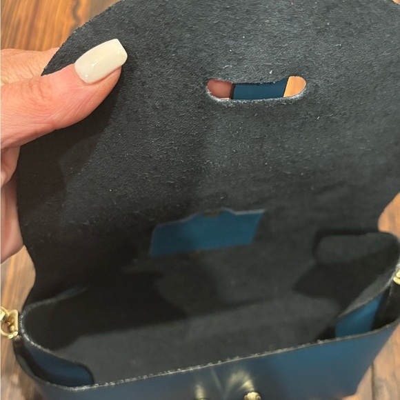 Pelle NWOT women’s Leather Made In Italy Shoulder Bag With Belt Chain Strap Blue - Picture 3 of 6